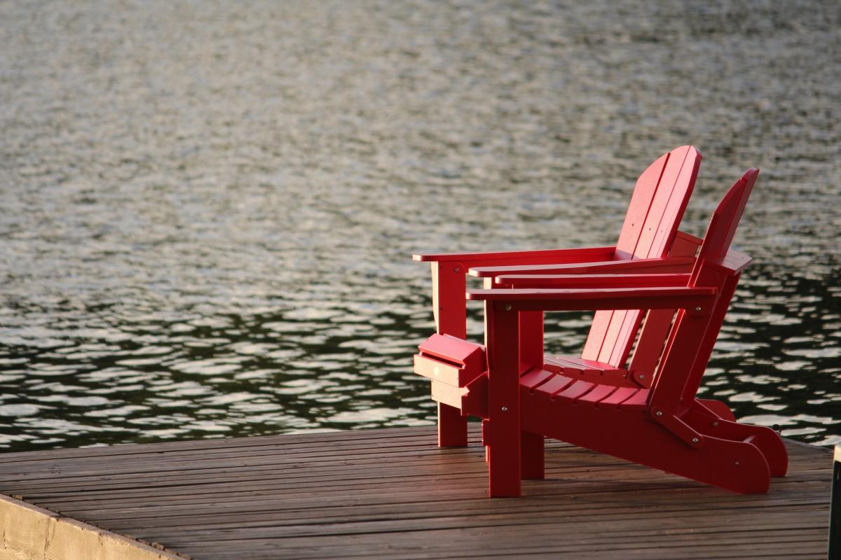 Do boat docks increase lakefront home property value?