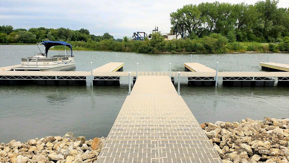How to clean your boat dock to keep it looking great
